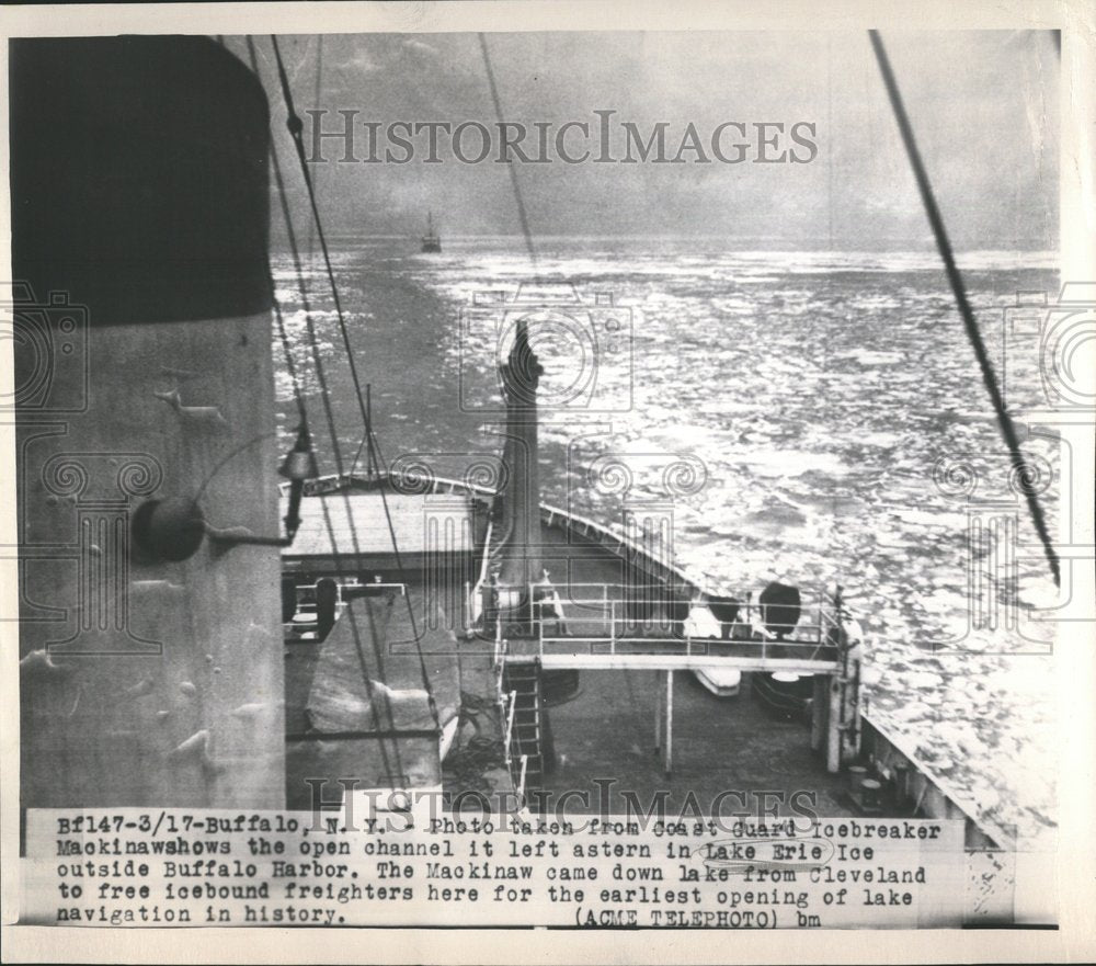 Press Photo Coast Guard Icebreaker Mackinawshows Erie - RRV67695 - Historic Images