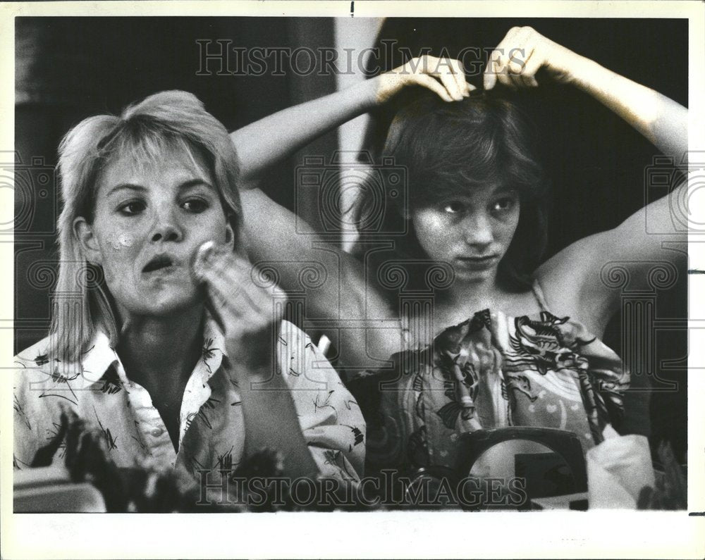 1985 Press Photo Carol Lynn Worcel Michelle Osteen Hair - RRV67753- Historic Images