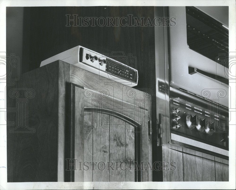 1970, Kitchen radio transistor counter point - RRV67939 - Historic Images