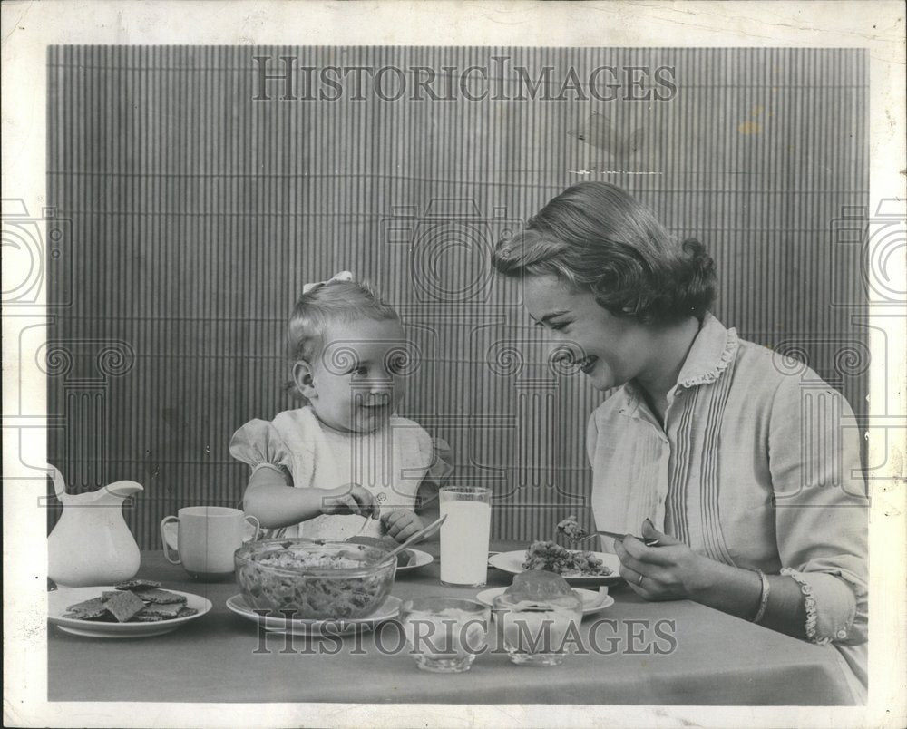 1957 Personal relationship maturity parent - Historic Images