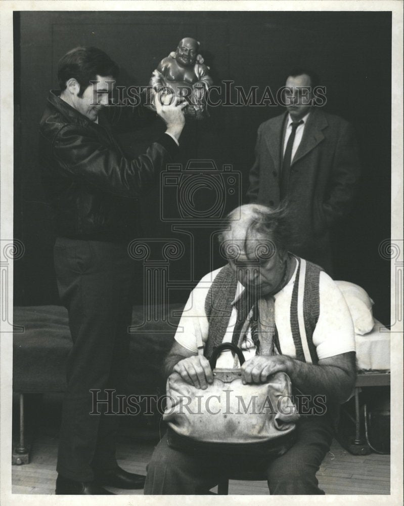 1970 Press Photo William Burke Donald Cunningham Actor - RRV68655 - Historic Images