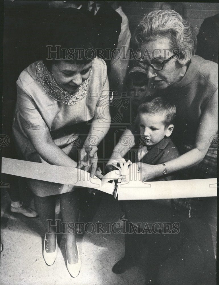 1968 Park Lawn School Activity center event-Historic Images