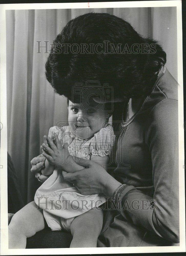 1982 Helen Bryant child story mother single - Historic Images