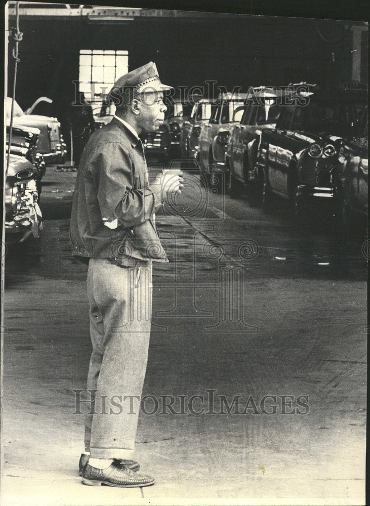 1966 Press Photo Cabdriver Symphony Walkout Yellow Idel - RRV69037 - Historic Images