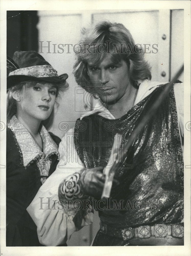 1983 Press Photo Julia Duffy Jeff Conaway Wizards night - RRV69077 - Historic Images