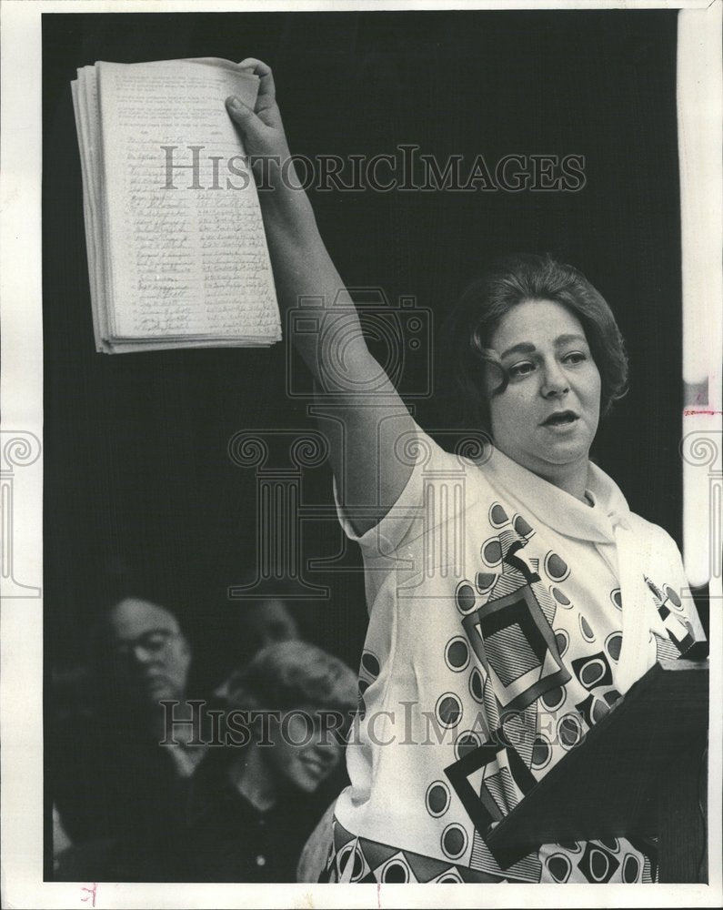 1972 Mrs Donna Cast Taxpayers Protest Assn - Historic Images