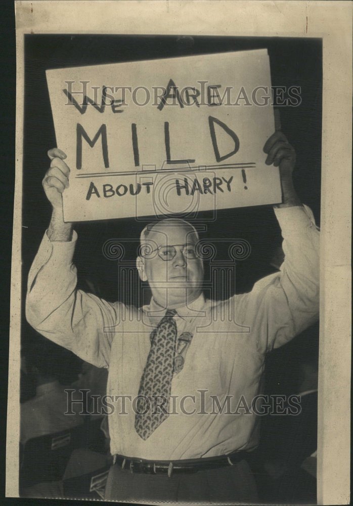 1948 Press Photo AW Bright Philadelphia sign displays - RRV69321 - Historic Images