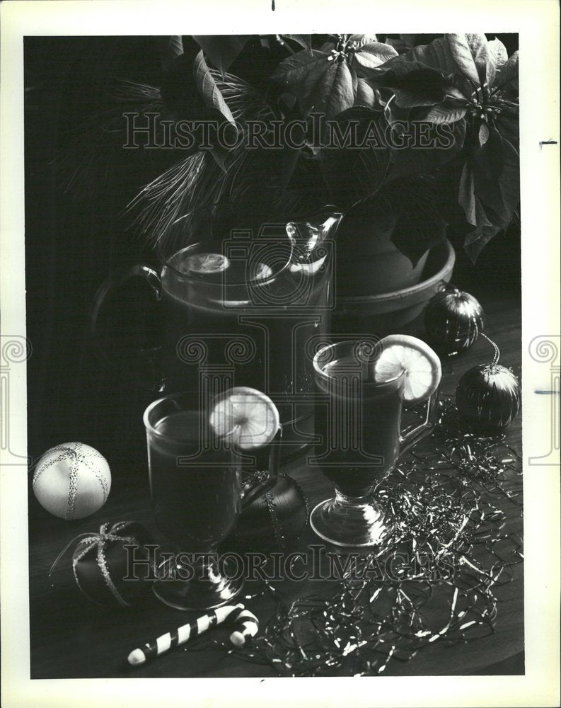 1982 Press Photo Spicy Beef Bouillon Tomato Juice - RRV69737 - Historic Images