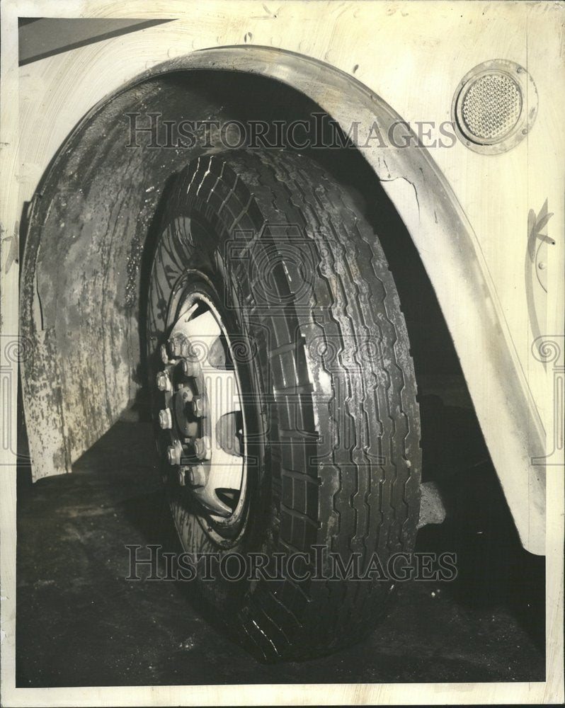 1943, Motor coach bus tire synthetic rubber - RRV69769 - Historic Images