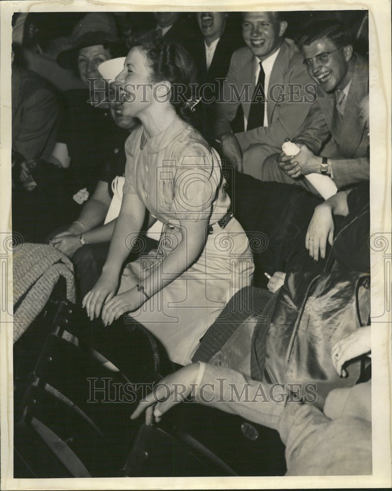 1940 Woman Yelling Dem Convention Crowd - Historic Images