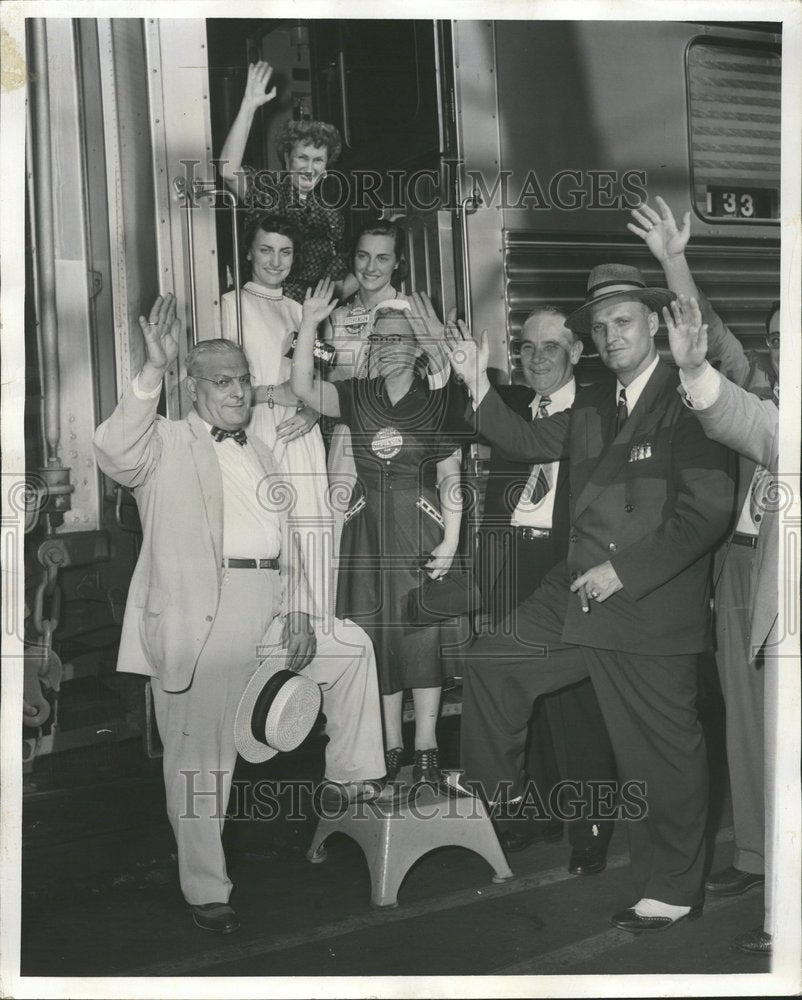 1952 Delegates Leaving Dem Convention - Historic Images