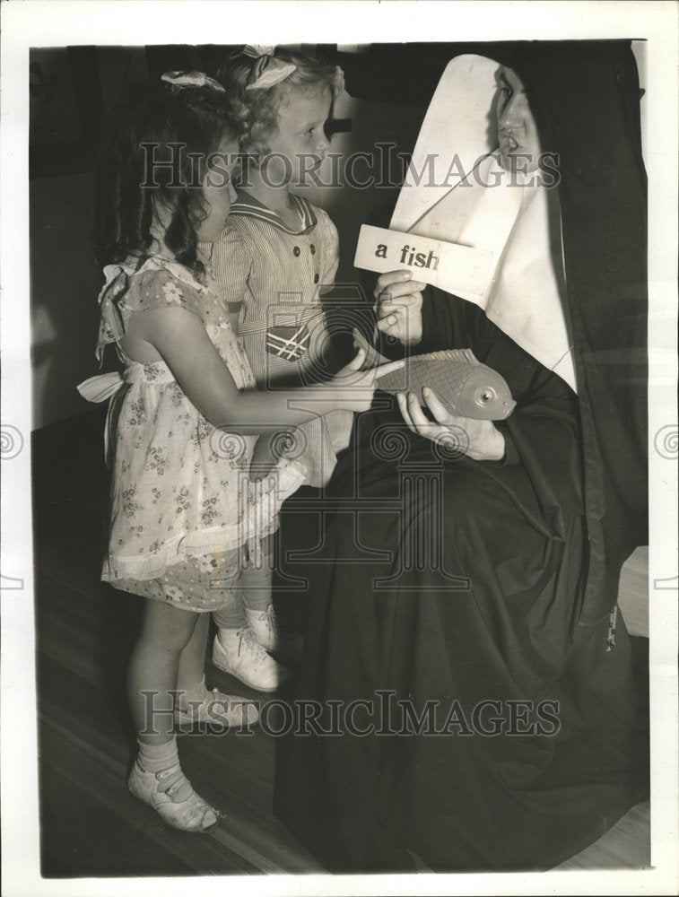 1941 Press Photo Two Deaf Girls Chinchuba Institute LA - Historic Images