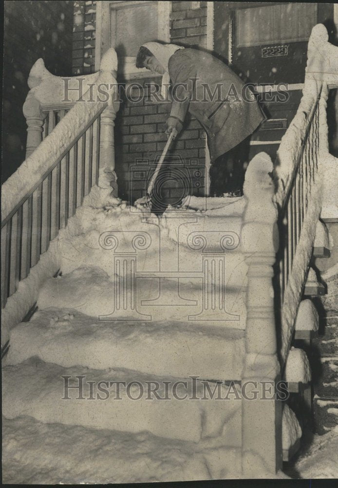 1948, Winter Snow Clearing Front Steps - RRV70481 - Historic Images