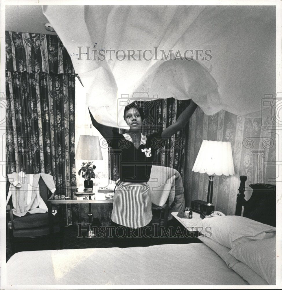 1985 Helen Smiter Palmer House Hotel Maid - Historic Images