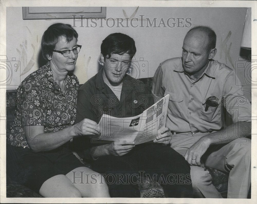 1967 Press Photo Trade Teen With Parents Lansing - RRV71081 - Historic Images