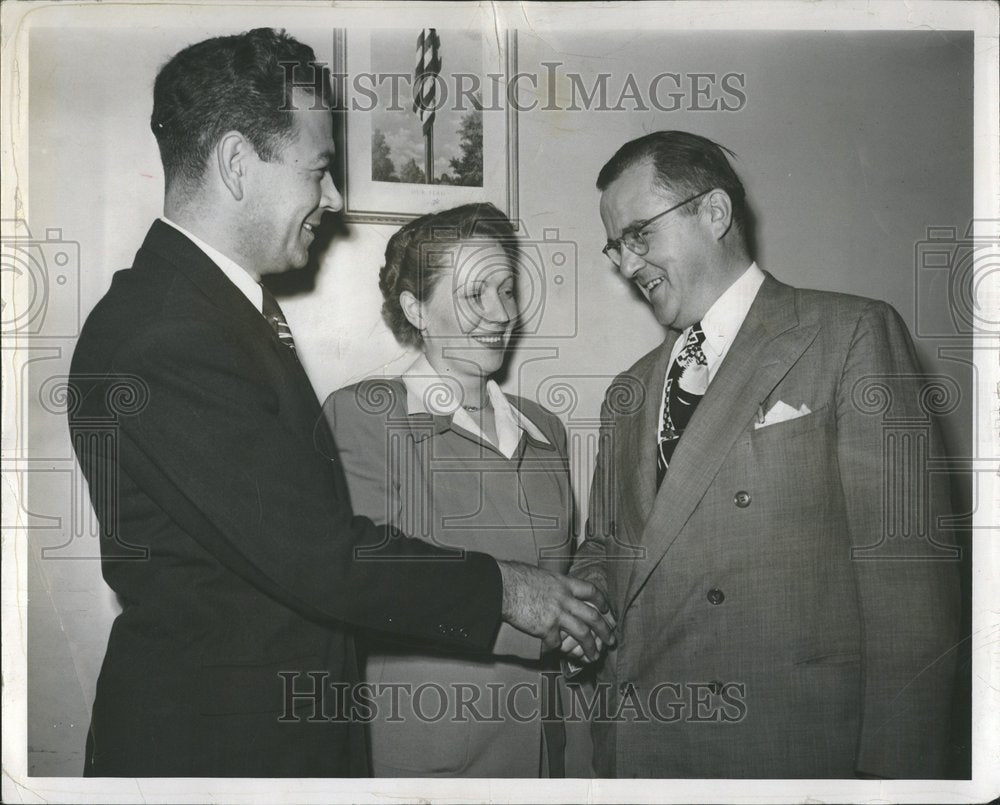 1949, Police Celebrate Cracking Car Theft - RRV71085 - Historic Images