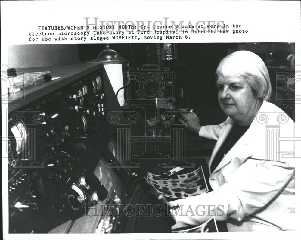 1989 Dr Jeanne Riddle Ford Hospital  Micro - Historic Images