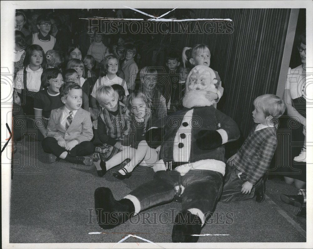 1970 Santa Claus Dolls - Historic Images