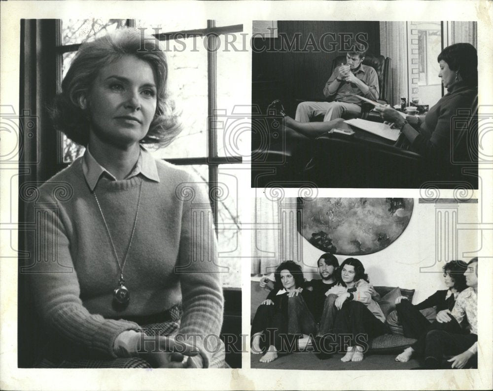 1974, Joanne Woodward Artitst TV producer - RRV72421 - Historic Images