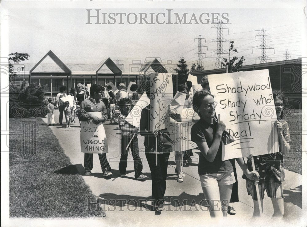 1973 Press Photo Warren Parent Picket - RRV72481 - Historic Images