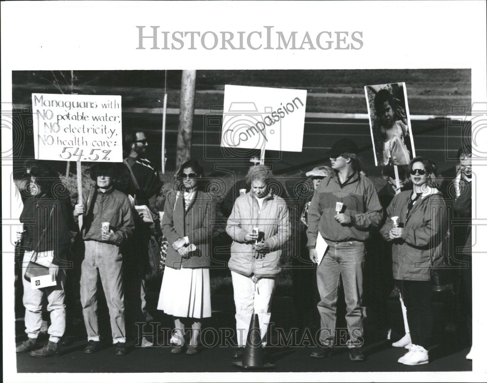 1991 Press Photo Monaghan Nicaraguan people cathedral - Historic Images