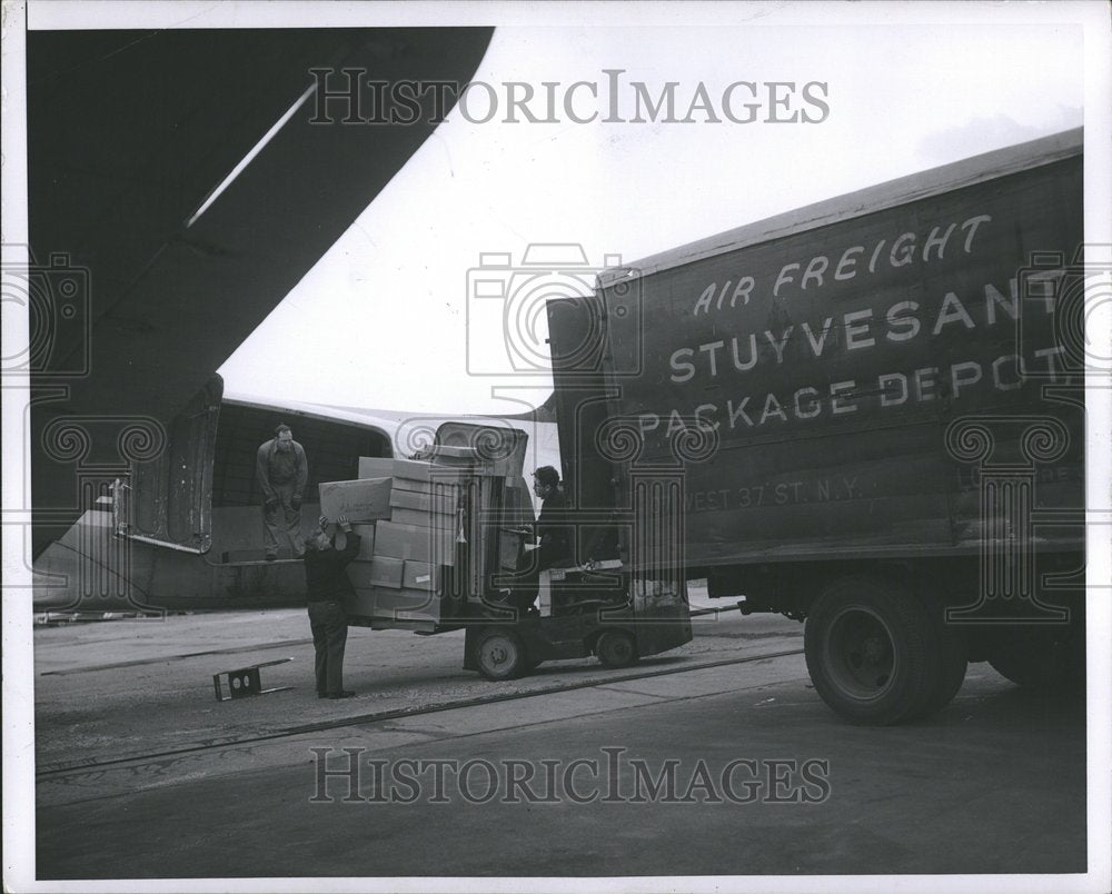 1955 Press Photo Air Freight Stuyvesant Package Depot - RRV73285 - Historic Images