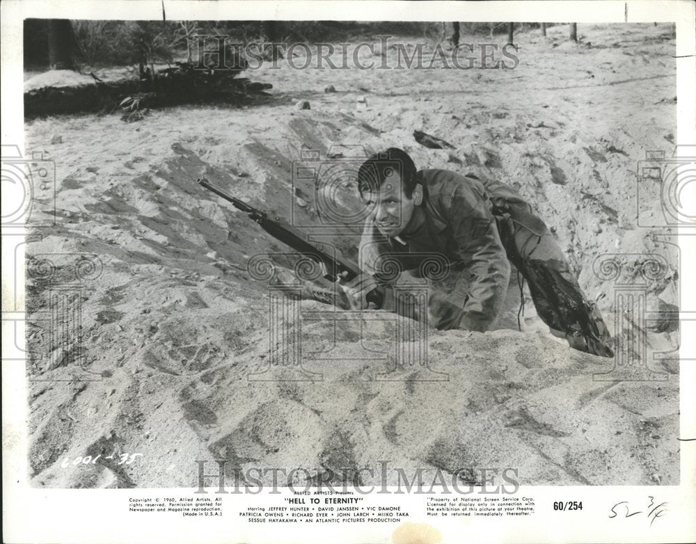 1960 Photo Actor David Janssen In, &quot;Hell To Eternity&quot; - RRV73419 - Historic Images