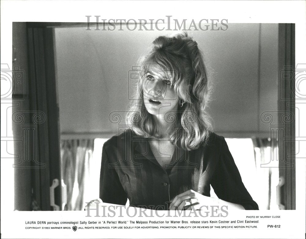 1994 Press Photo Laura Dern Sally Gerber Perfect World - Historic Images