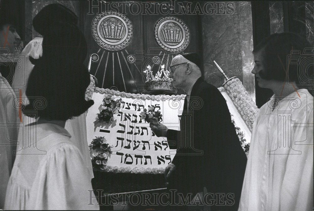 1965 Adas Shalom Synagog Confirmation Event - Historic Images