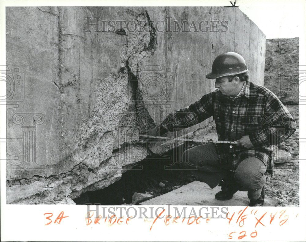 1982 Lou Mleczko Reporter bridge damage cap - Historic Images