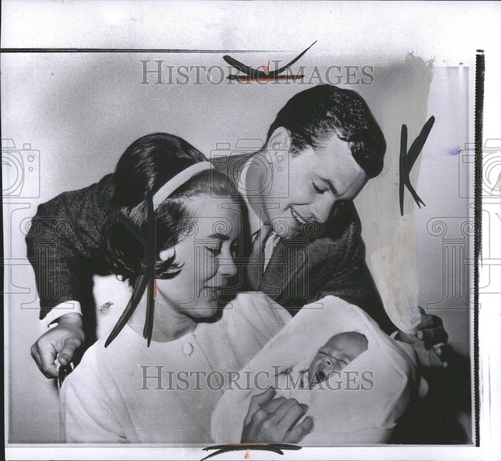 1964 Press Photo Carrol Dwayne Hickman Santa Hospital - RRV73955 - Historic Images