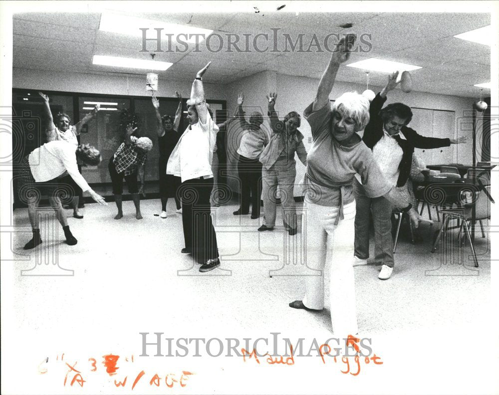 1978 Detroit Old People Ziegler exercise - Historic Images