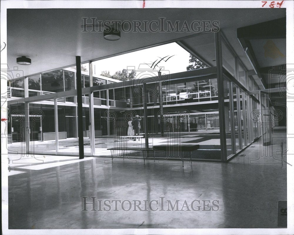 1958 Press Photo Chief Engineer DeWAters Art Center - RRV74705 - Historic Images