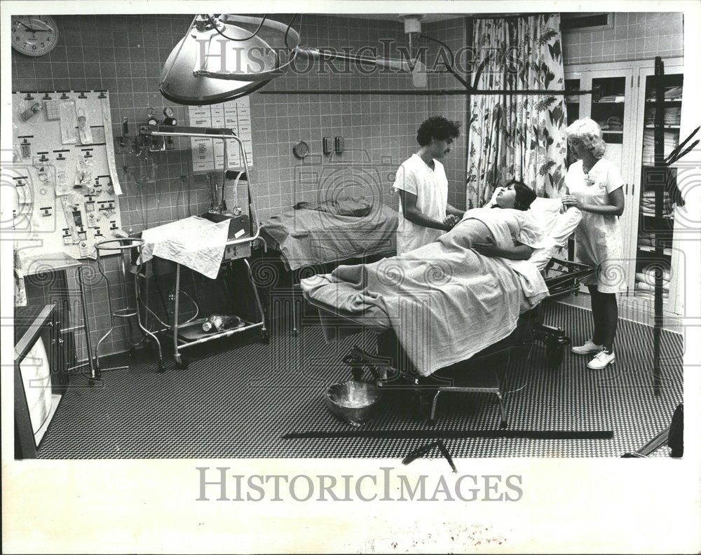 1982, Hospital doctors St Joe Flint health - RRV74707 - Historic Images