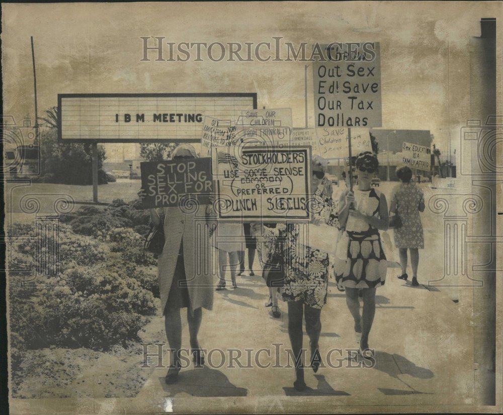 1969 Press Photo Sex Education Protest IBM - RRV74781 - Historic Images