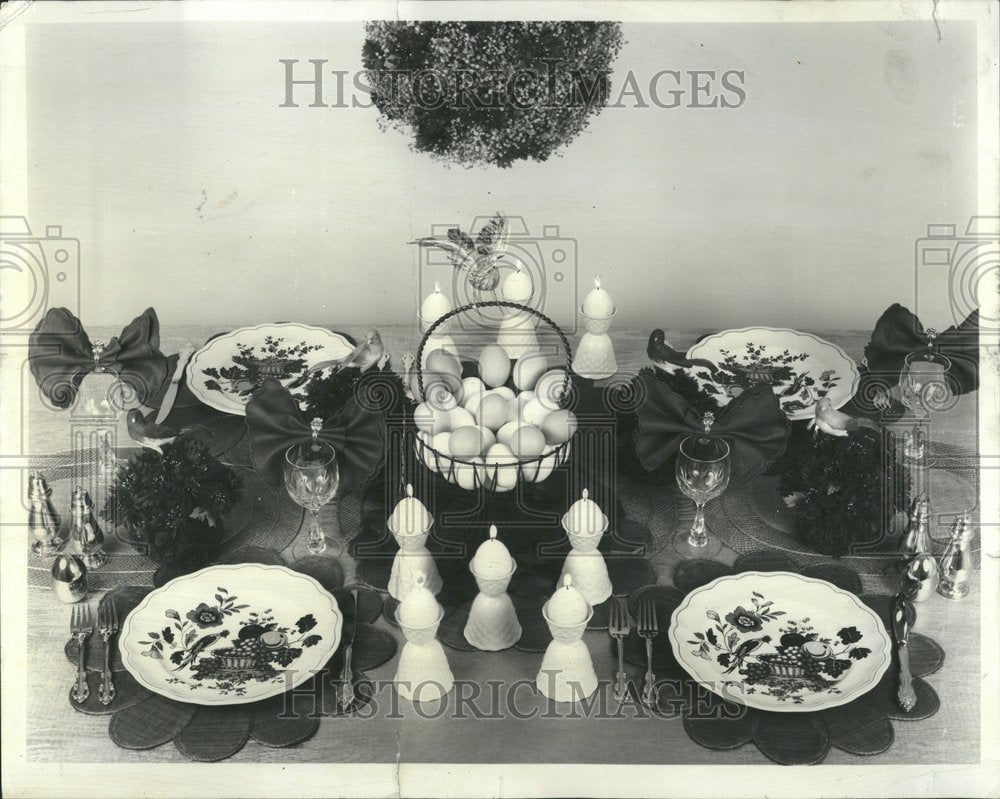 1969 Press Photo Eggs flowers Easter Brunch plates - Historic Images