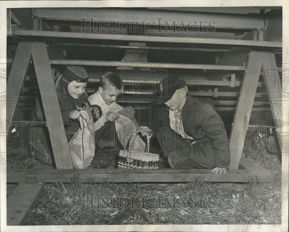 1955, Easter Egg Hunt Gately Juvinles Paking - RRV74843 - Historic Images