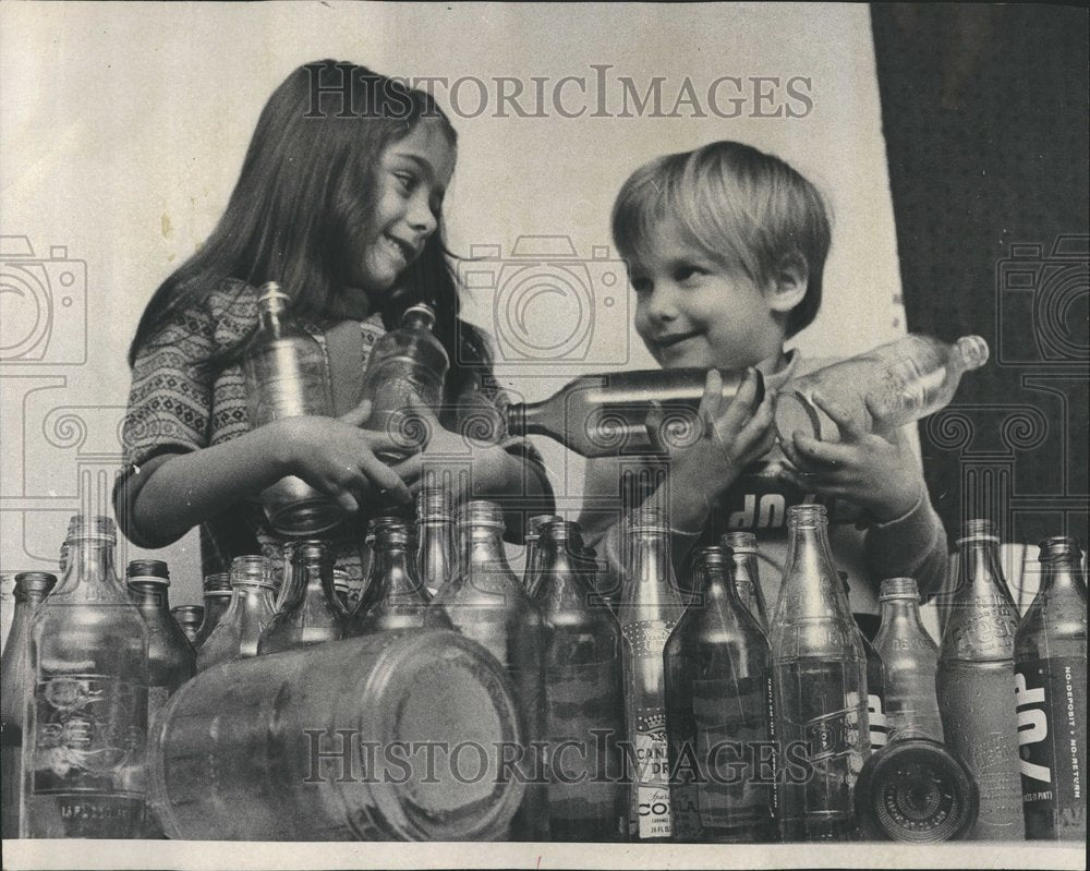 1970 Press Photo Church mailed marker returnable bottle - RRV75061 - Historic Images