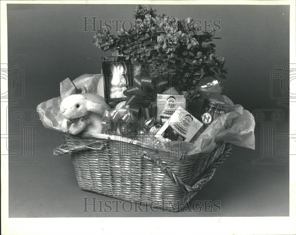 1988, Bon Society Candy Floral Basket - RRV75079 - Historic Images