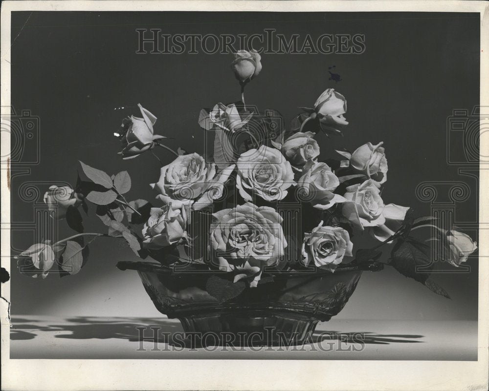 1945, An arrangement of roses,Dorothy Biddle - RRV75359 - Historic Images