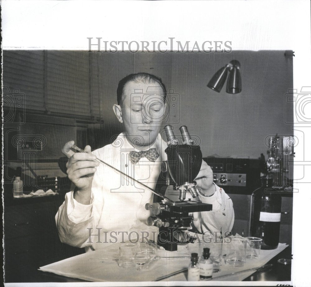 1964, Dr. Charles A. Ross a surgeon in lab - RRV75383 - Historic Images