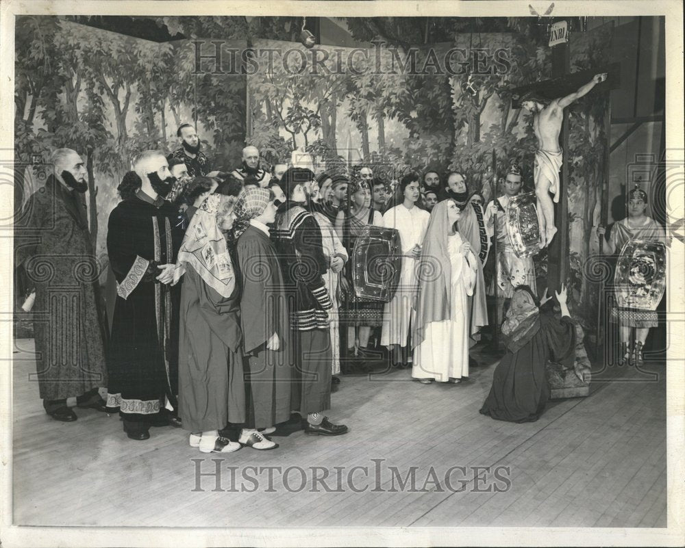 1952 Press Photo Crucifixion - Historic Images