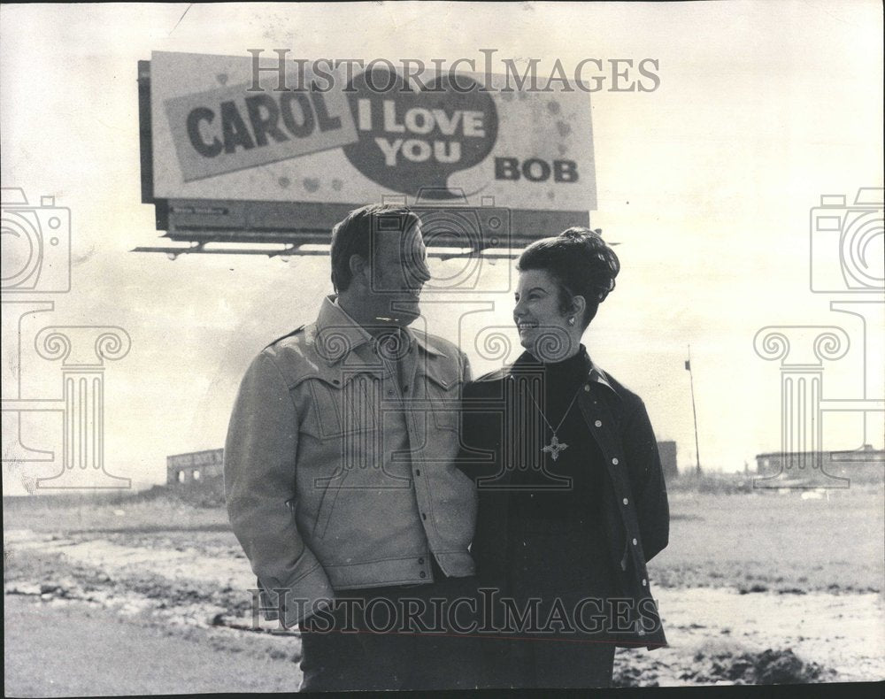 1975 Husband Bob Carol Chase Sign Good Will-Historic Images