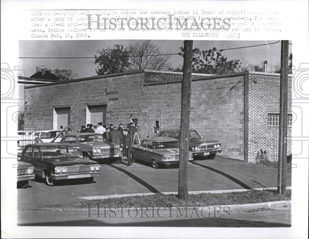 1965, Bandits Steal $400,000 From Brinks - RRV75905 - Historic Images