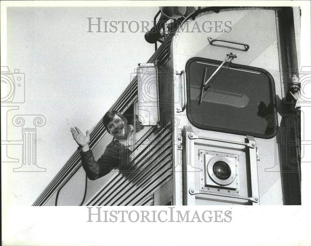 1982, Milwaukee Railroad Engineers Strike - RRV75939 - Historic Images