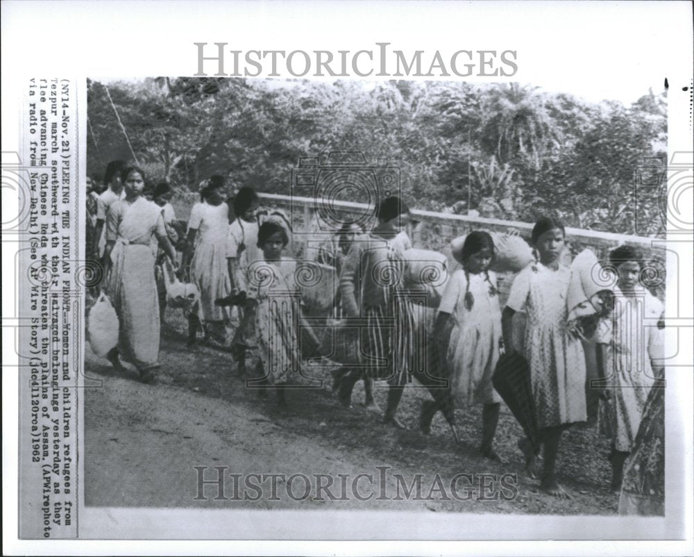 1962, Refugees flee Tezpur and Chinese Reds - RRV76185 - Historic Images