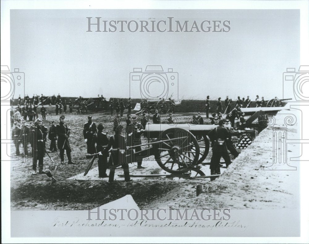 Battle pictures with canons - RRV76207 - Historic Images