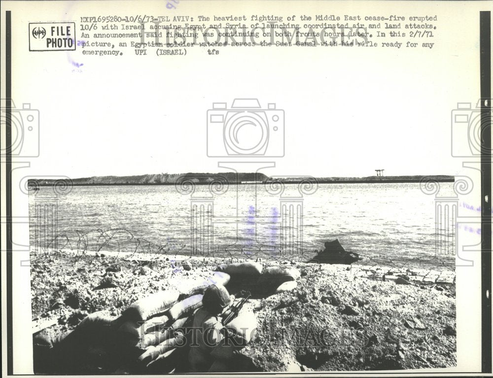 1973 Press Photo Cease fire ends at Suez Canal - RRV76245 - Historic Images