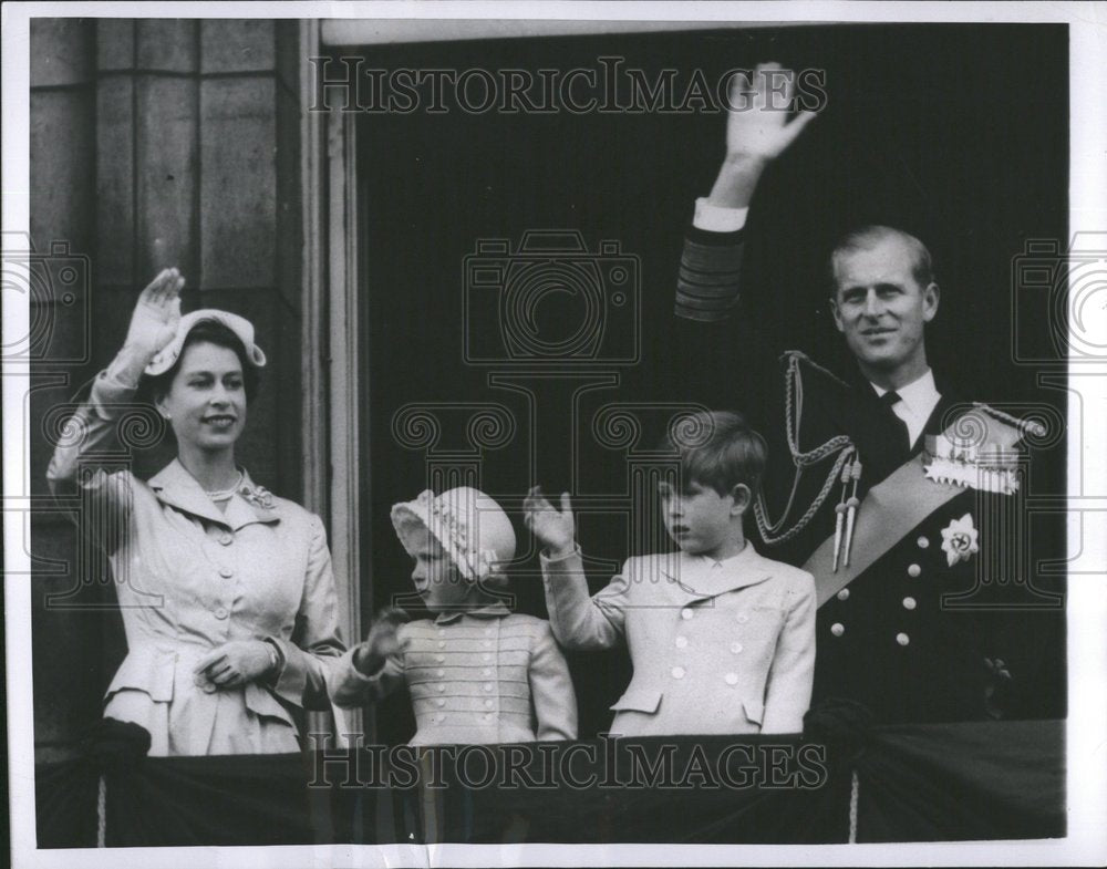 1955, Queen Elizabeth &amp; Prince Philip Waving - RRV76427 - Historic Images