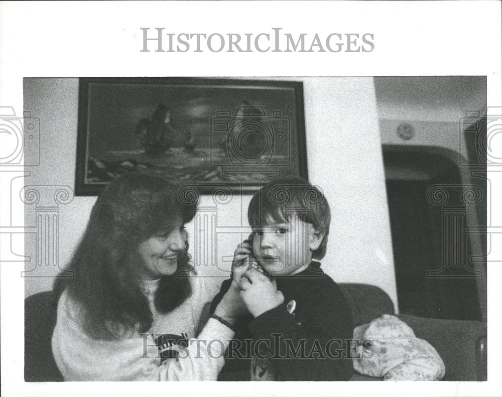 1991, J.J. Moore Age 3 Talks To His Father - RRV76595 - Historic Images